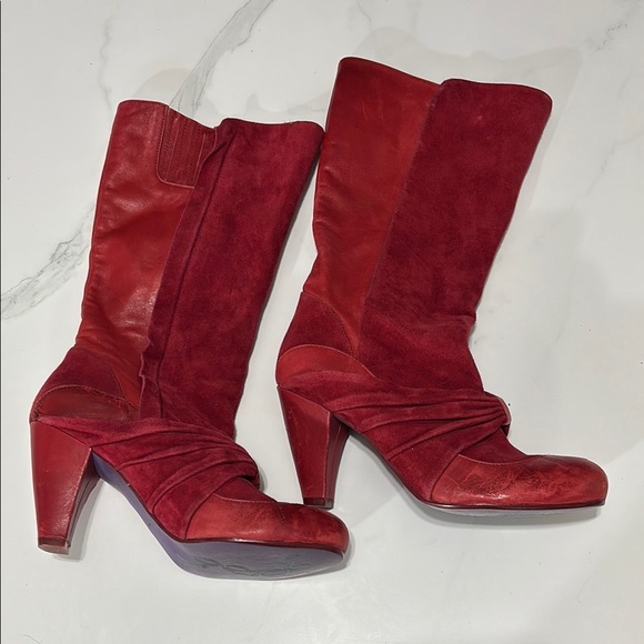 Elegant Red Women's Boots - Picture 1 of 6